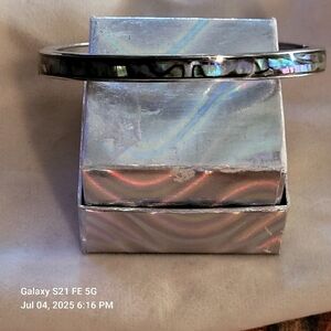 Mother of Pearl cuff bracelet, dainty and feminin.